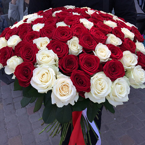 квіти та подарунки на 8 Березня в категорії 101 Троянда | «Яремче Букет»