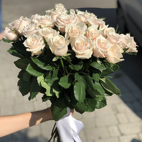 квіти та подарунки на 8 Березня в категорії 51 Троянда | «Яремче Букет»